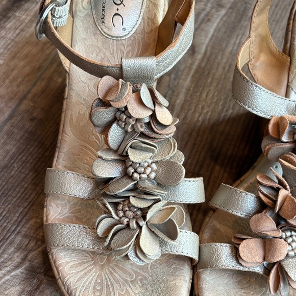b.o.c. Born Concept Women's Fiore Champagne Sandals with Floral Accents Size 10 - Picture 3 of 14